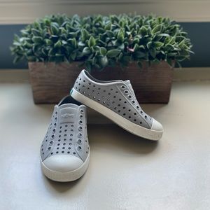 NATIVE SHOES (Size 9c)